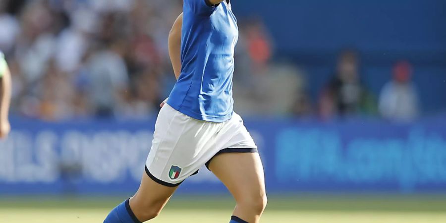 Joker Aurora Galli bejubelt ihr Tor zum 2:0-Sieg von Italien im WM-Achtelfinal gegen China