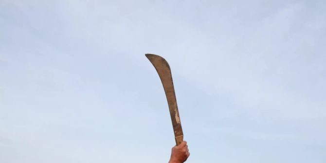 Machete Einbrecher