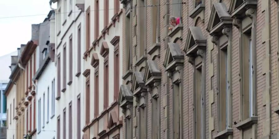 Mietwohnungen in Frankfurt: Haushalte an der Armutsgrenze und Alleinerziehende könnten sich in den meisten Städten keine Wohnung zum Durchschnittspreis mehr leisten. Foto: Arne Dedert