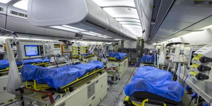 Wegen der dramatischen Notlage norditalienischer Krankenhäuser in der Coronavirus-Krise fliegt die Luftwaffe Patienten nach Deutschland aus. Foto: Kevin Schrief/Luftwaffe/dpa