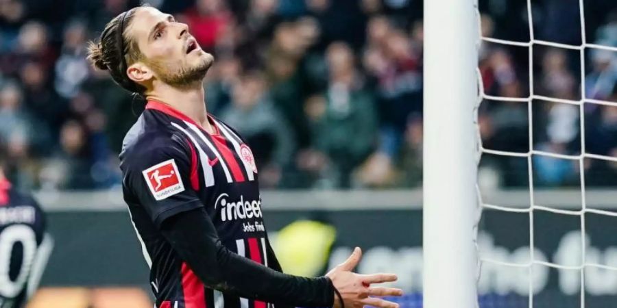 Frankfurts Goncalo Paciencia ärgert sich nach einer vergebenen Torchance. Foto: Uwe Anspach/dpa