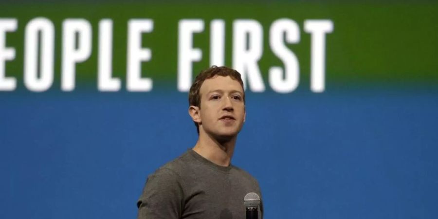 Seit Facebook-CEO Mark Zuckerberg hier 2014 auf der Facebook Developer Conference referierte, hat die Nutzung von Social Media in den Unternehmen stark zugenommen. Mittlerweile profitieren ein Drittel bis drei Viertel der europäischen Betriebe davon. (Archivbild)
