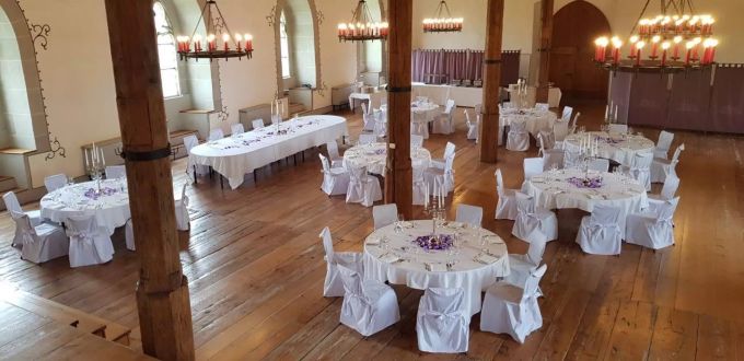 An die 50 Hochzeiten finden jährlich auf Schloss Lenzburg statt. Hochzeit Schloss Lenzburg