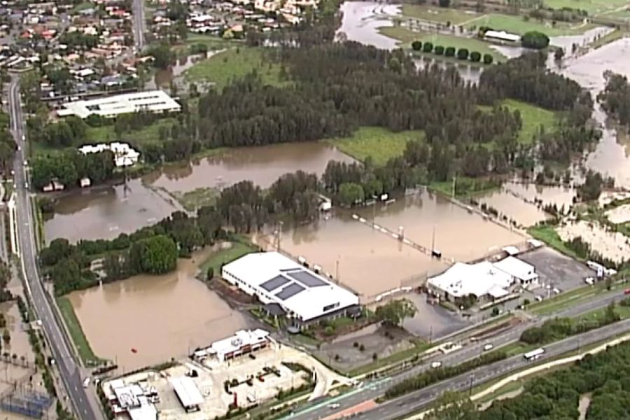 Buschbrände und heftiger Regen in Australien