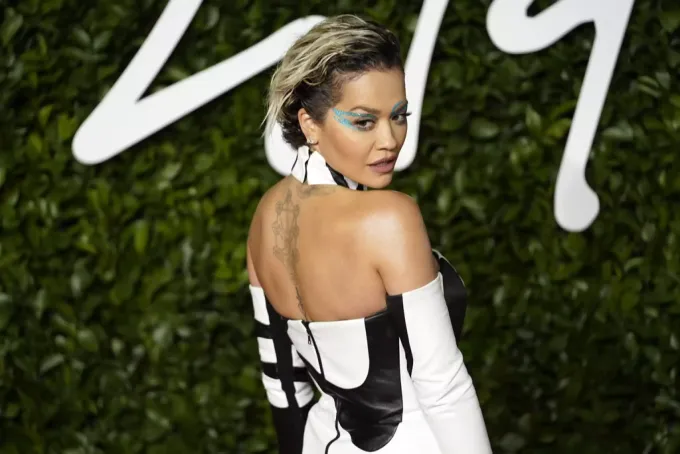Rita Ora Musste Mandeloperation Durchstehen