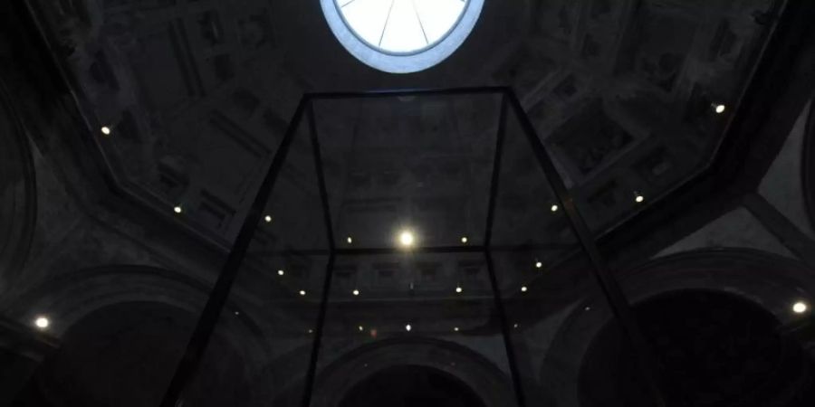 Das Neue Museum mit Nofretete und die benachbarten Häuser locken normalerweise jährlich Millionen Besucher auf die Museumsinsel. Foto: Rainer Jensen/dpa