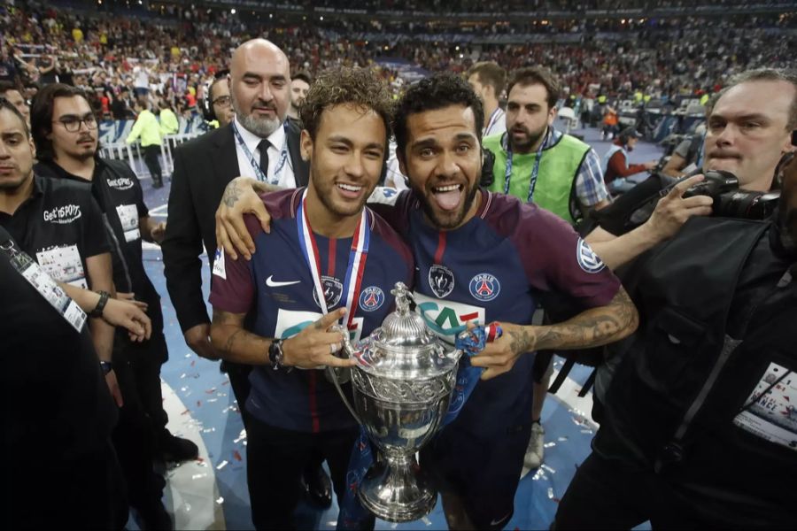 Beim französischen Rekordmeister gewann Neymar bisher ebenfalls zwei Meistertitel, den französischen Pokal, den Ligapokal und den Superpokal.