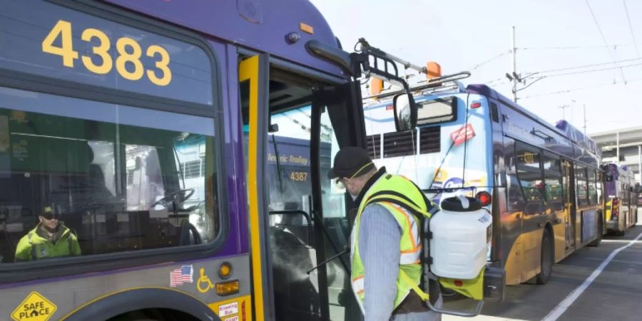 Bus in Seattle wird desinfiziert