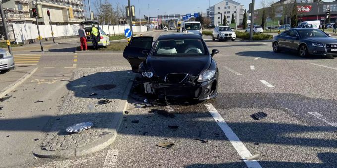 Oftringen AG – Rotlicht missachtet. Oftringen AG Rotlicht missachtet