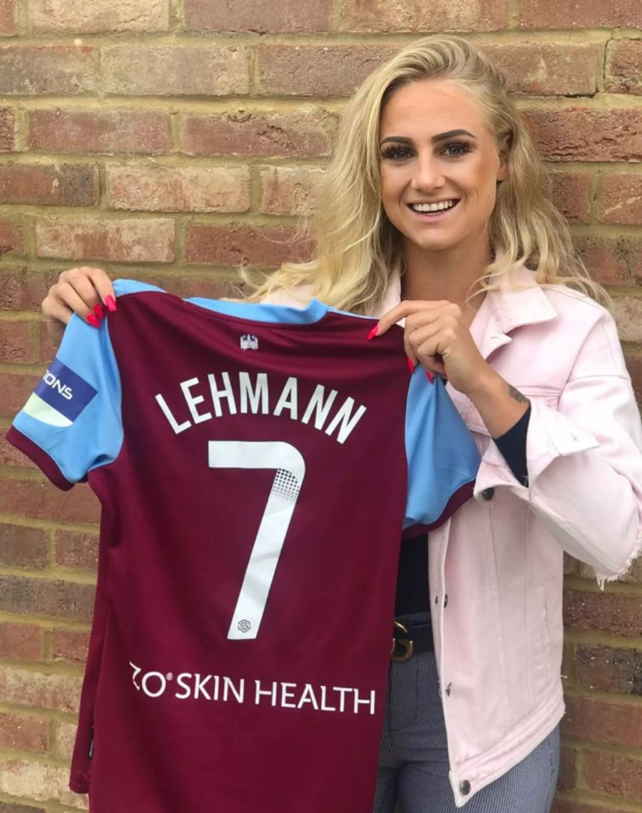 Die acht Jahre jüngere Alisha Lehmann trägt seit 2018 das Trikot von West Ham United.