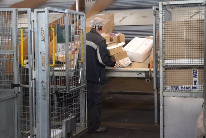Die Schweizerische Post ist am Anschlag und will Paket-Kontingente für die grössten Online-Händler verhängen. post