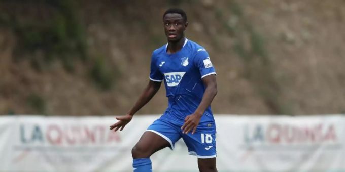 Diadie Samassékou spielt in der Bundesliga für die TSG 1899 Hoffenheim. Foto: Friso Gentsch/dpa Diadie Samassékou spielt in der Bundesliga für die TSG 1899 Hoffenheim. Foto: Friso Gentsch/dpa