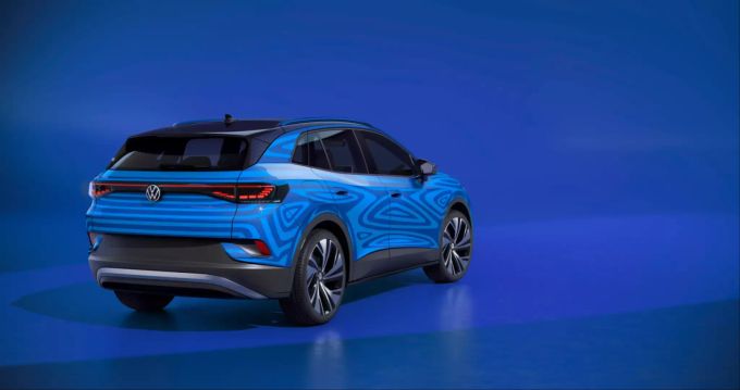 Am Heck erinnert der Volkswagen ID.4 etwas an den T-Cross VW ID.4