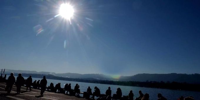 Sonnenschein in Zürich. wolkenloser Himmer