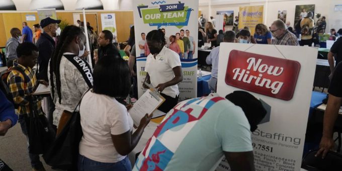 Menschen bewerben sich in den USA für Jobs. USA
