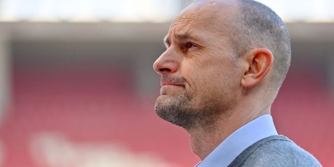 Bei Heiko Herrlich war 2000 ein bösartiger Gehirntumor entdeckt und anschliessend bestrahlt worden.. Bei Heiko Herrlich war 2000 ein bösartiger Gehirntumor entdeckt und anschliessend bestrahlt worden..