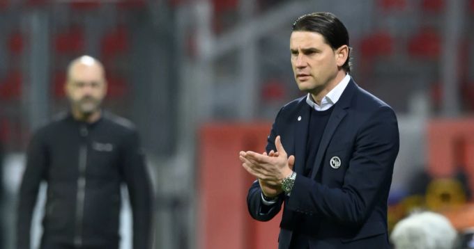 Der damalige YB-Trainer Gerardo Seoane im Spiel gegen Leverkusen in der Europa League. YB Leverkusen Europa League