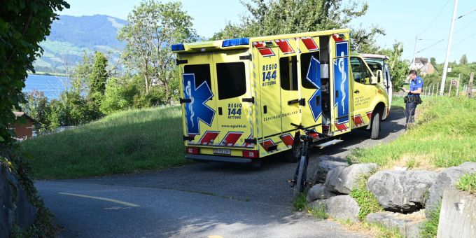 Bollingen: Alkoholisiert mit E-Bike verunfallt Bollingen: Alkoholisiert mit E-Bike verunfallt