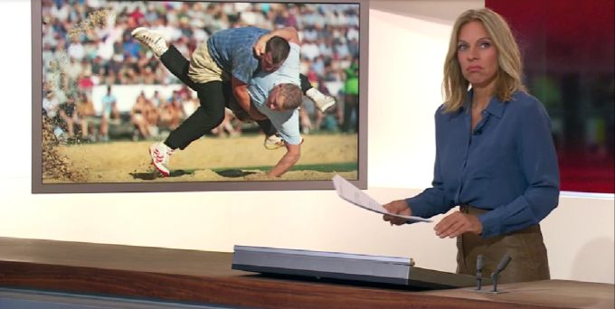Beim einer Live-Schalte zum Börsenkorrespondenten passierte es: Bild und Ton passten nicht mehr zusammen. «Tagesschau»-Moderatorin Andrea Vetsch war sichtlich verwirrt. Tagesschau Andrea Vetsch