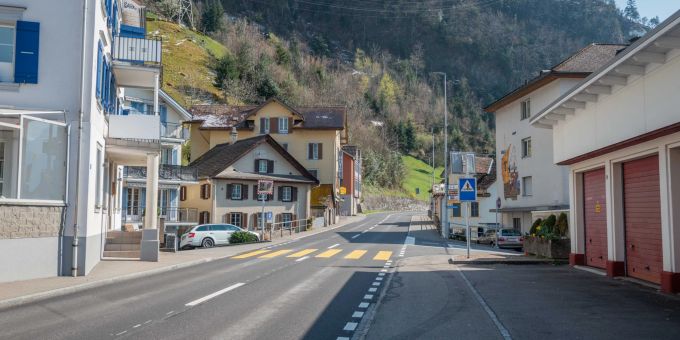 Die Axenstrasse, Gemeinde Sissikon im Kanton Schwyz. Die Axenstrasse, Gemeinde Sissikon im Kanton Schwyz.