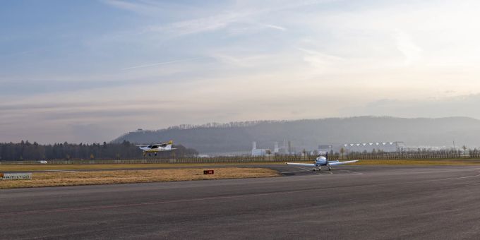 Der Flugplatz Birrfeld in Lupfig besteht seit 1937 und ist ein regionales Flugsportzentrum Der Flugplatz Birrfeld in Lupfig besteht seit 1937 und ist ein regionales Flugsportzentrum