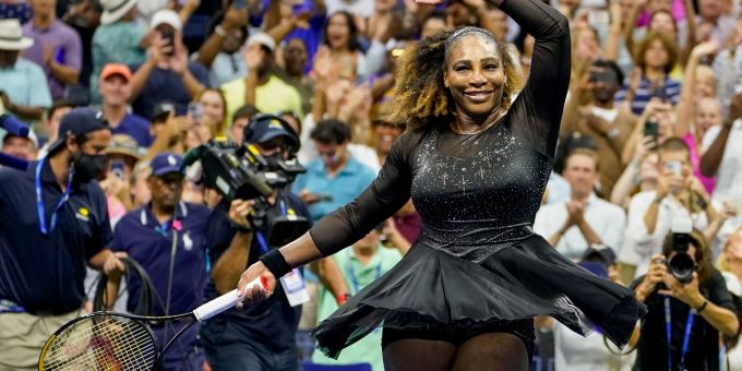 Serena Williams trifft bei ihrem Abschiedsturnier in der zweiten Runde auf Anett Kontaveit aus Estland. Serena Williams trifft bei ihrem Abschiedsturnier in der zweiten Runde auf Anett Kontaveit aus Estland.
