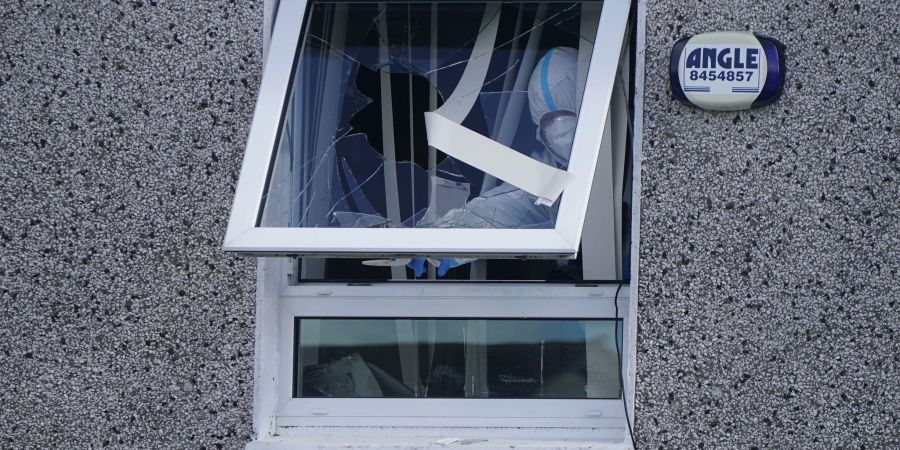 Ein Mitarbeiter der Spurensicherung im Einsatz.