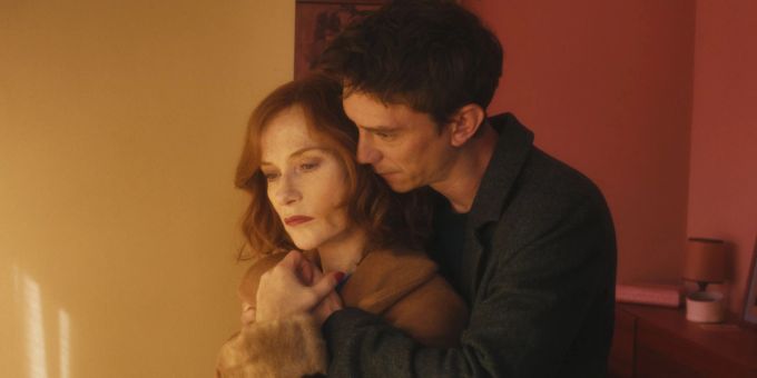 Joan (Isabelle Huppert) mit ihrem erwachsenen Sohn Nathan (Swann Arlaud). Joan (Isabelle Huppert) mit ihrem erwachsenen Sohn Nathan (Swann Arlaud).