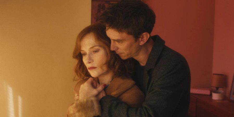 Joan (Isabelle Huppert) mit ihrem erwachsenen Sohn Nathan (Swann Arlaud).