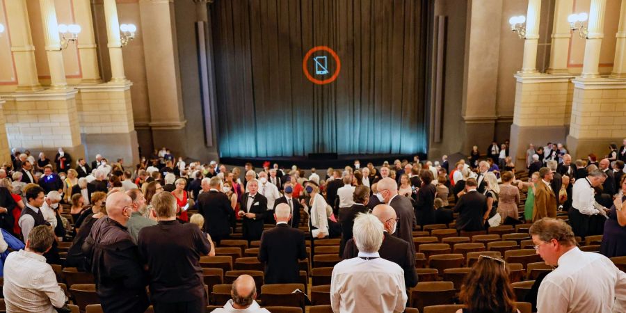 Der Vorhang zu und fast alle Fragen offen in Bayreuth.