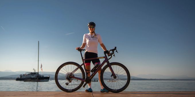 Monika Sattler startet in die 124 Pässe Challenge Monika Sattler und ihr Velo