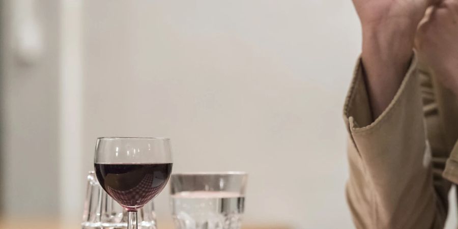 Die Schweizer Weinhandelskontrolle hat 2022 wenig Mängel bei kontrollierten Betrieben festgestellt. (Symbolbild)