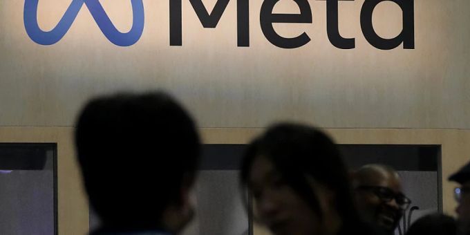 Der Facebook-Mutterkonzern Meta baut in Irland knapp 500 Jobs ab. (Archivbild) Der Facebook-Mutterkonzern Meta baut in Irland knapp 500 Jobs ab. (Archivbild)