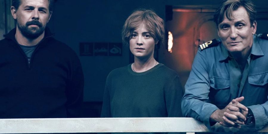 Klaas Heufer-Umlauf (l.), Leonie Benesch und Oliver Masucci in «Der Schwarm».