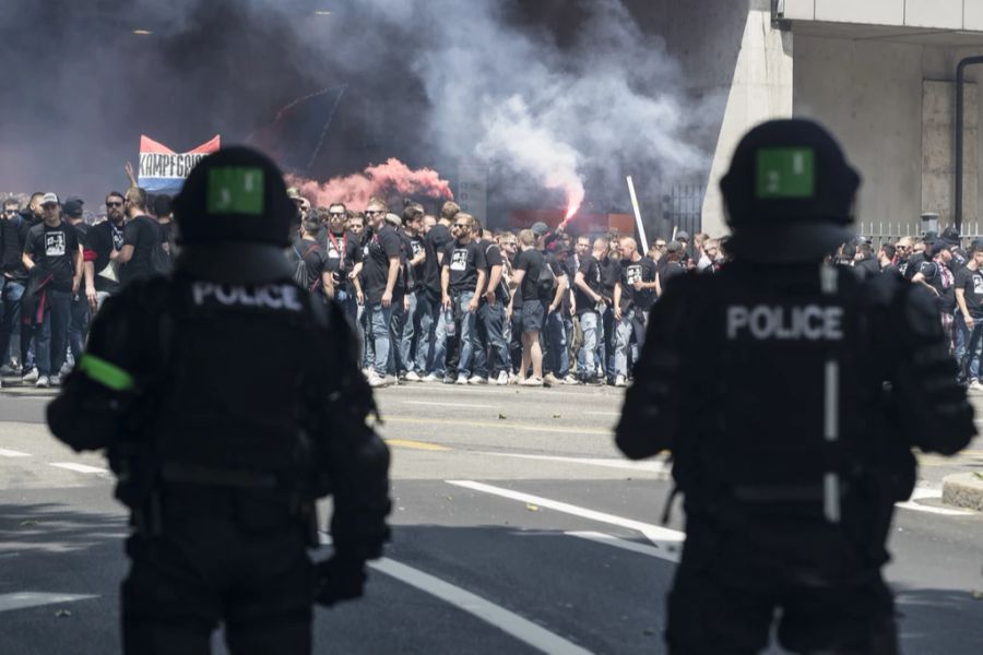 Die Polizei soll helfen, ansonsten schauen die Security-Leute von der Pantex AG sowie der Stadiondienst AG für Ordnung.