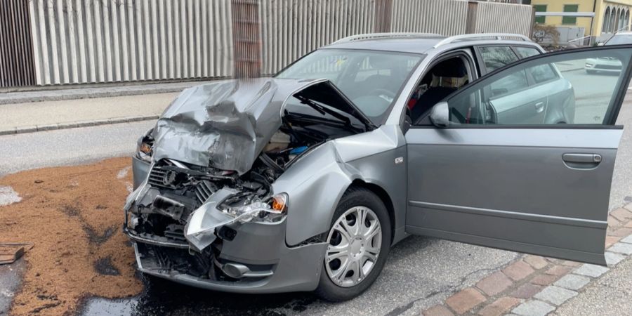 Dagmersellen - Kollision zwischen Lastwagen und Auto