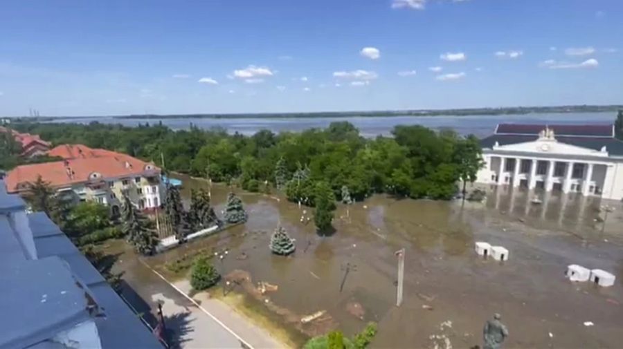 Weite Teile der Stadt Cherson stehen unter Wasser.