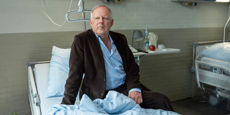 Borowski (Axel Milberg) wurde ausgeknockt - und findet sich im Krankenhaus wieder.