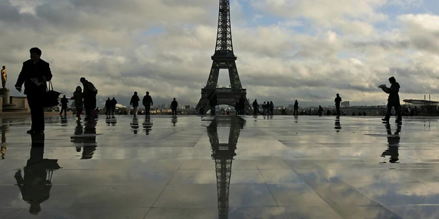 Paris will neue Touristenquartiere von professionellen Vermietern im Herzen der Stadt verbieten, um die Wohnungsnot zu bekämpfen. Die Bewohner der französischen Hauptstadt sollten damit vor der explosionsartigen Zunahme möblierter Unterkünfte geschützt werden. (Archivbild)