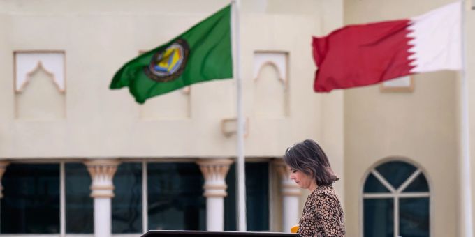 Aussenministerin Annalena Baerbock (Grüne) bei ihrer Ankunft in Doha. Aussenministerin Annalena Baerbock (Grüne) bei ihrer Ankunft in Doha.