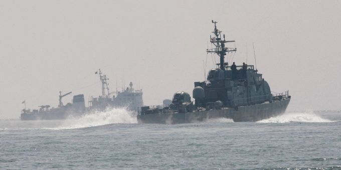 Die südkoreanischen Streitkräfte haben mit Warnschüssen auf ein Militärboot aus Nordkorea reagiert. Die südkoreanischen Streitkräfte haben mit Warnschüssen auf ein Militärboot aus Nordkorea reagiert.