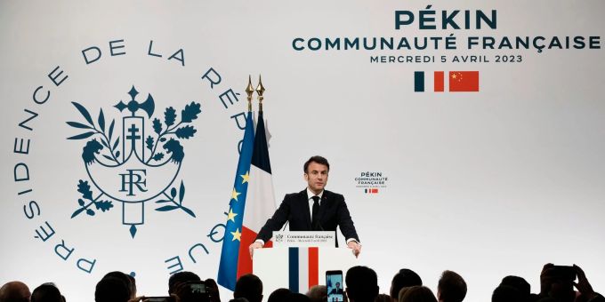 Beim Besuch von Frankreichs Präsident Emmanuel Macron in Peking geht es auch um den russischen Angriffskrieg gegen die Ukraine. Beim Besuch von Frankreichs Präsident Emmanuel Macron in Peking geht es auch um den russischen Angriffskrieg gegen die Ukraine.