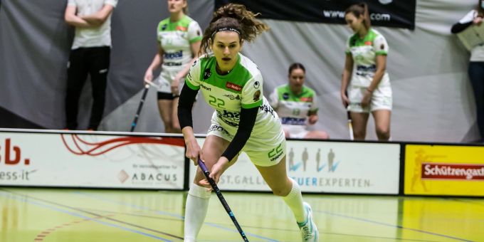 Assistenz-Captain Anja Fritsche Assistenz-Captain Anja Fritsche