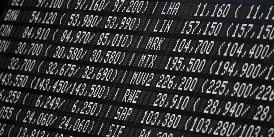 Der starke Aufwärtstrend bei börsengehandelten Indexfonds (ETFs) hat sich laut einer Studie 2021 rasant fortgesetzt. Foto: Arne Dedert/dpa