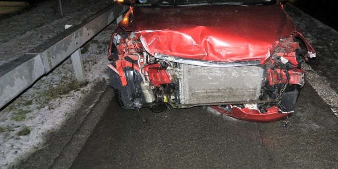 Verkehrsunfall auf der Autobahn A3 in Bilten Verkehrsunfall auf der Autobahn A3 in Bilten