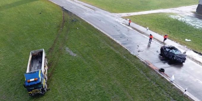 Eine junge Frau verstarb auf der Unfallstelle. niederbüren SG
