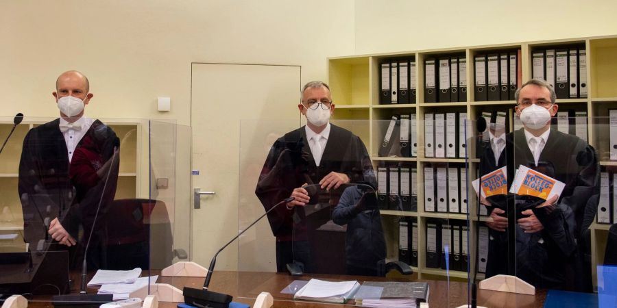 Das Gericht blieb mit seinem Urteil ein halbes Jahr unter der Forderung der Bundesanwaltschaft; die Verteidigung hatte Freispruch gefordert.