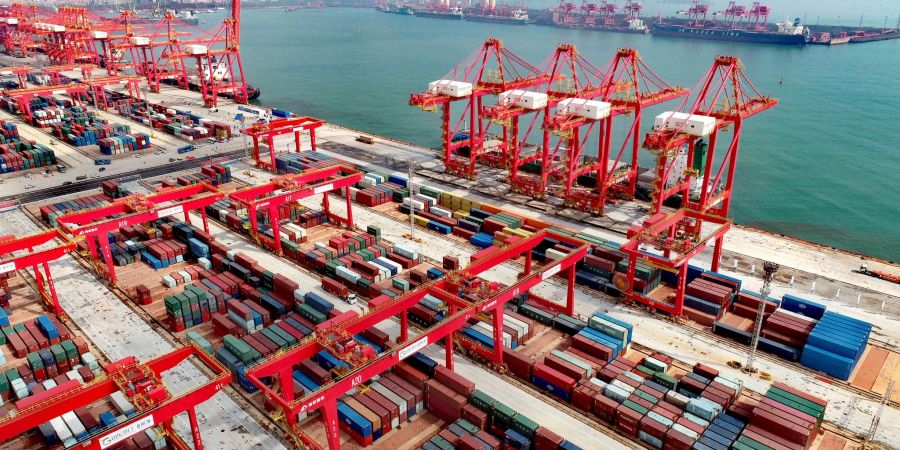 Der neue automatisierte Containerhafen in der ostchinesischen Provinz Shandong. Der Welthandel steht unter Druck.