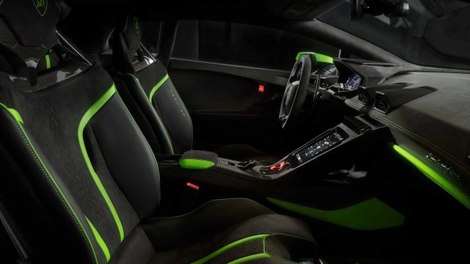 Die bessere Balance sorgt trotz fehlendem AWD für ein sehr ausgewogenes Handling 2022 Lamborghini Huracán Tecnica