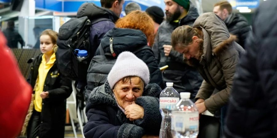 Erschöpfte Flüchtlinge aus Mariupol